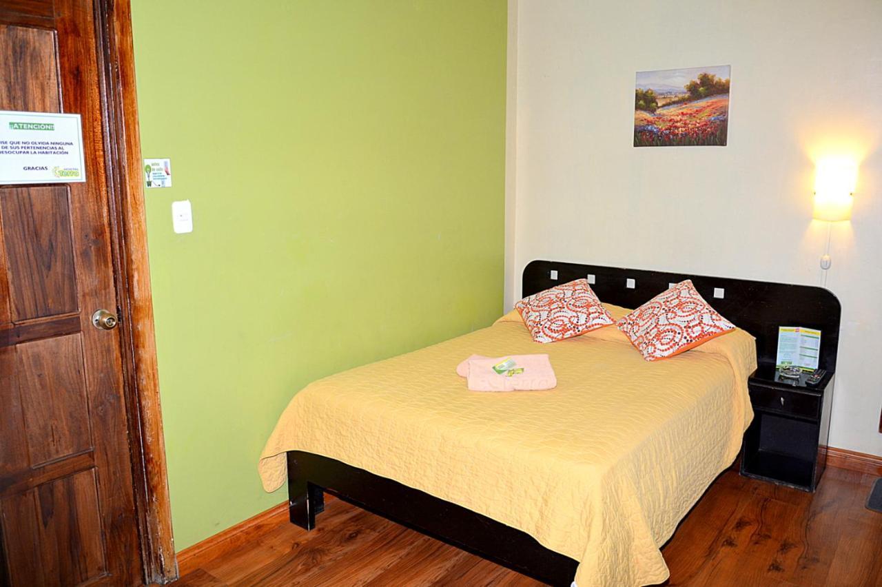 Hostal Terra 3 - Base Aerea Quito Exterior foto