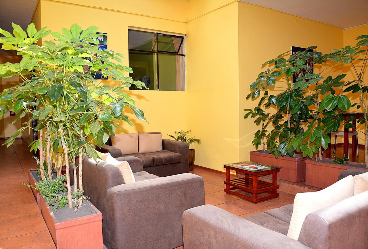Hostal Terra 3 - Base Aerea Quito Exterior foto