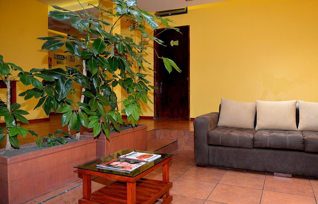 Hostal Terra 3 - Base Aerea Quito Exterior foto