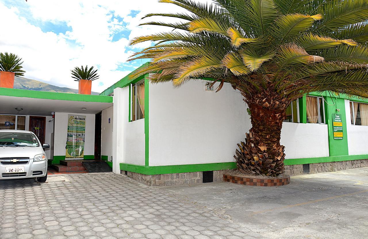 Hostal Terra 3 - Base Aerea Quito Exterior foto